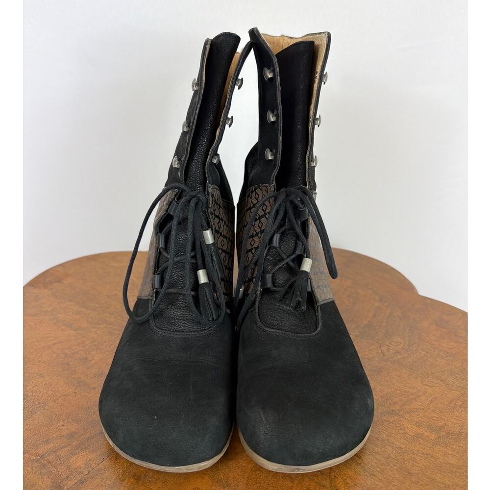 John Fluevog Black Brown Two Tone Lace Up Stacked Heel Boots 11 - Picture 2 of 9
